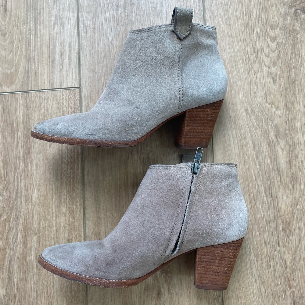 Madewell Billie Boot in pebble suede size 7